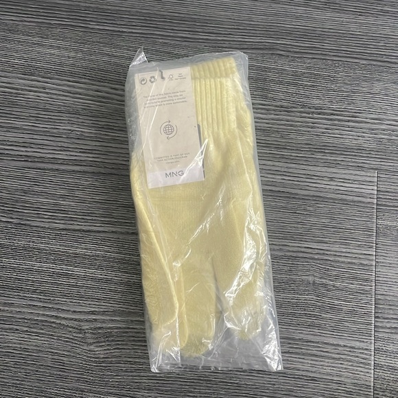 NWT knit gloves - Picture 4 of 8